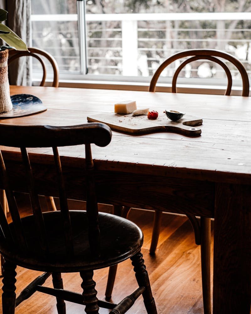 Dining table and chairs in solid wood